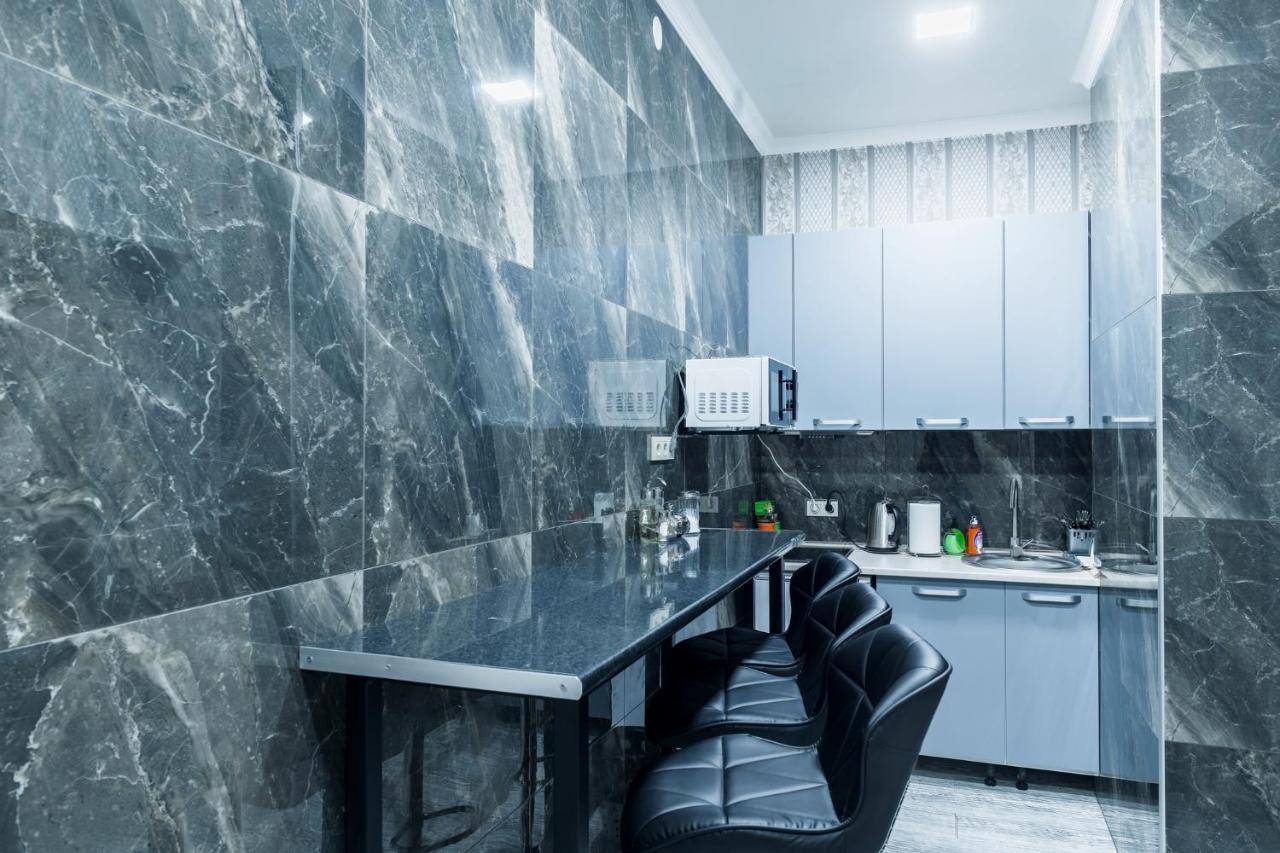 Mini Hotel Barvy Lvova On Horodotska St. ภายนอก รูปภาพ
