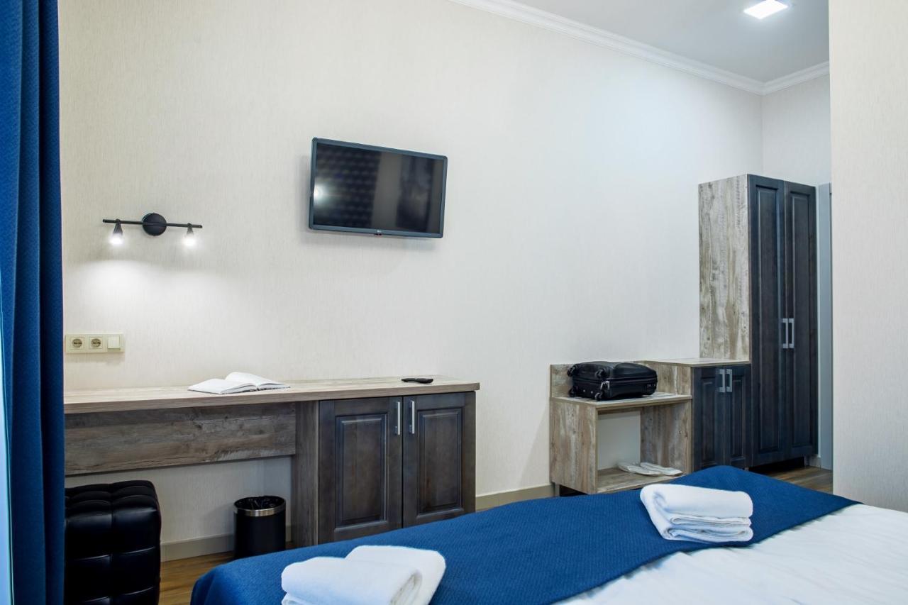 Mini Hotel Barvy Lvova On Horodotska St. ภายนอก รูปภาพ