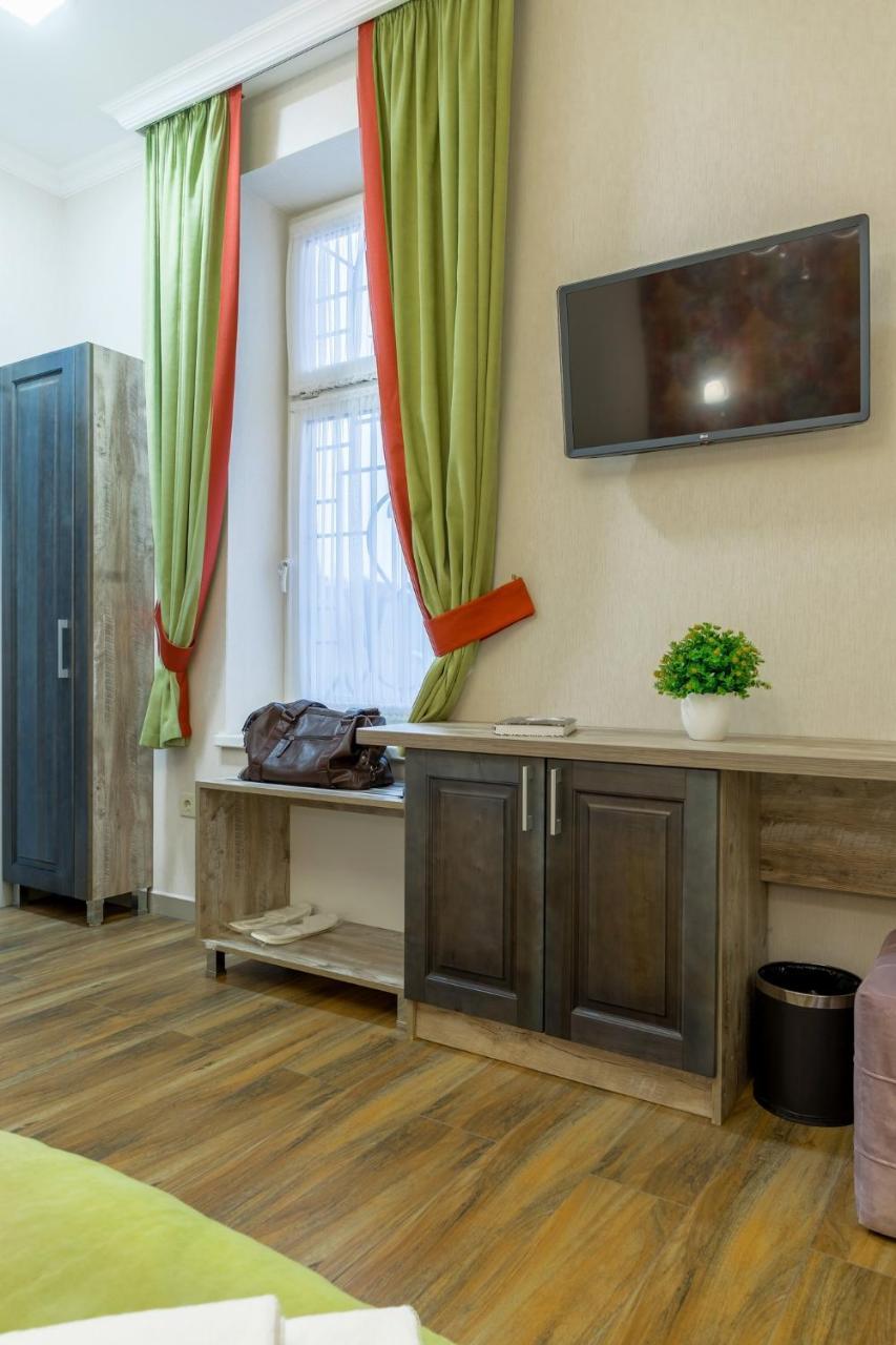 Mini Hotel Barvy Lvova On Horodotska St. ภายนอก รูปภาพ