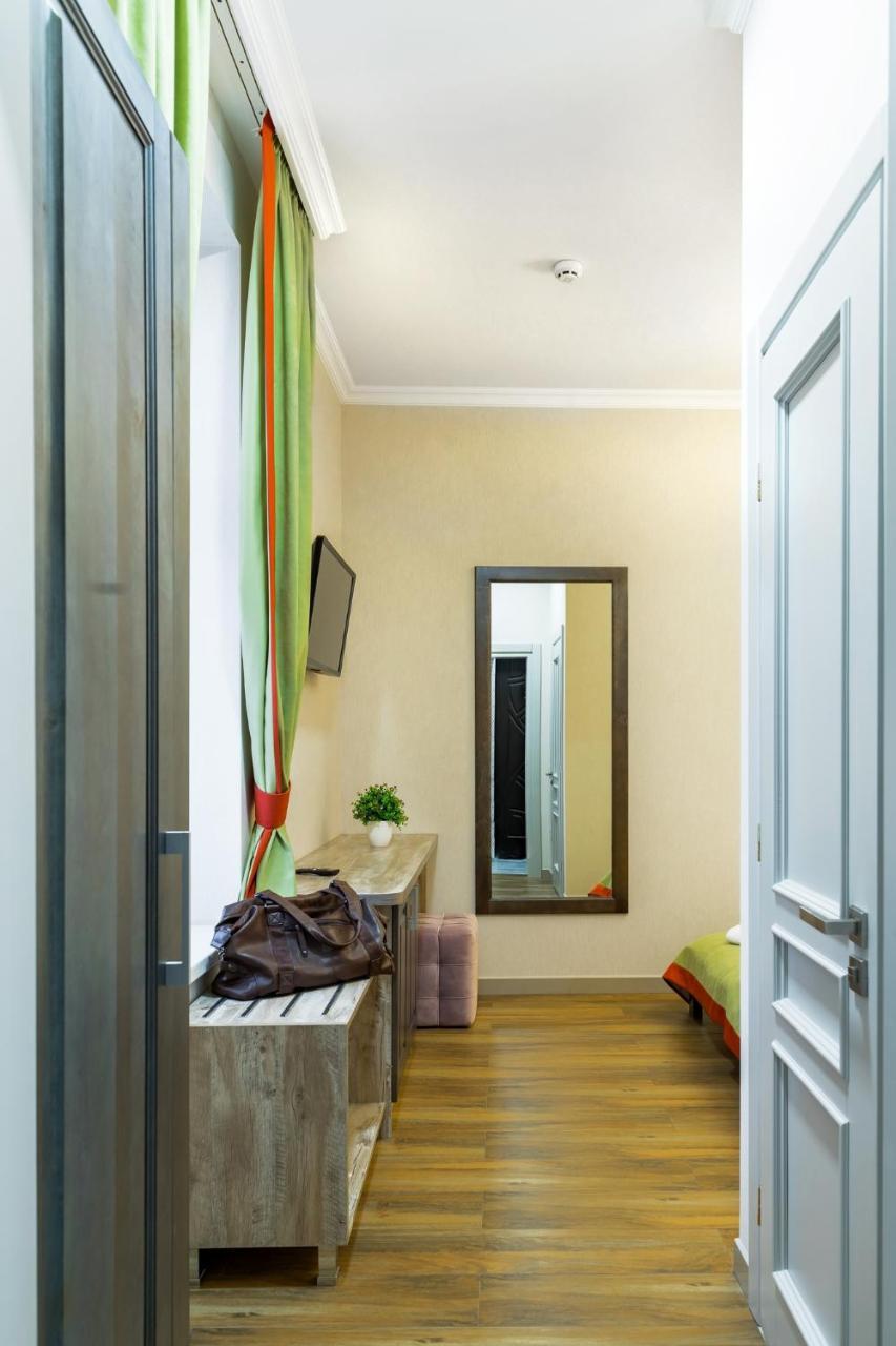 Mini Hotel Barvy Lvova On Horodotska St. ภายนอก รูปภาพ